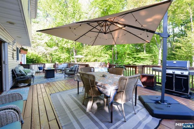 65 Clover Court, New Milford, NJ 07646