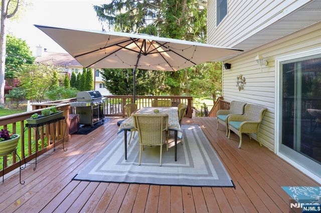 65 Clover Court, New Milford, NJ 07646