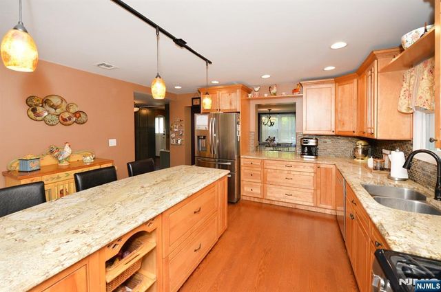 65 Clover Court, New Milford, NJ 07646