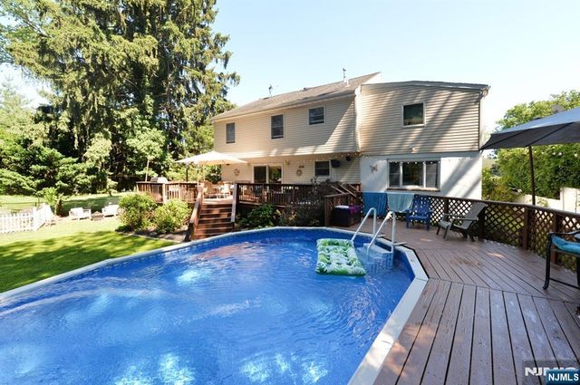 65 Clover Court, New Milford, NJ 07646