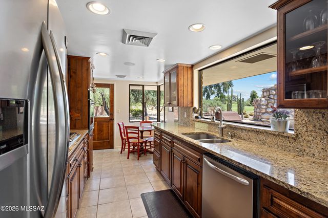 425 W Rapa Place, Tucson, AZ 85737