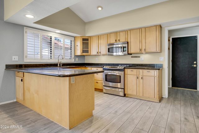 16035 N 10th Street, Phoenix, AZ 85022
