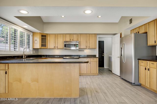 16035 N 10th Street, Phoenix, AZ 85022