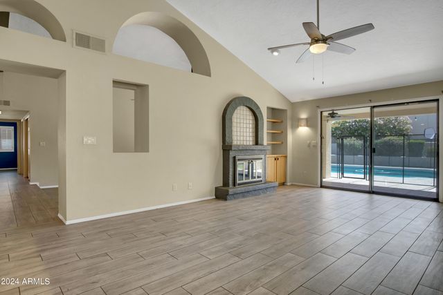 16035 N 10th Street, Phoenix, AZ 85022