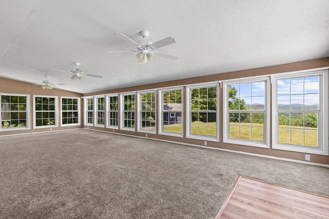 111 Briggs Street, Mccaysville, GA 30555
