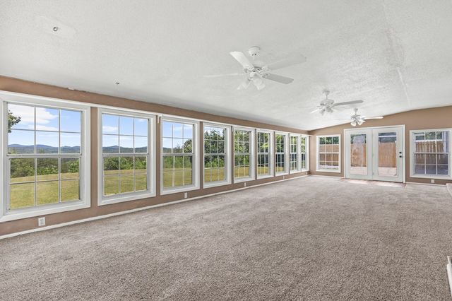 111 Briggs Street, Mccaysville, GA 30555