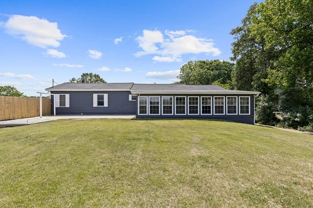 111 Briggs Street, Mccaysville, GA 30555