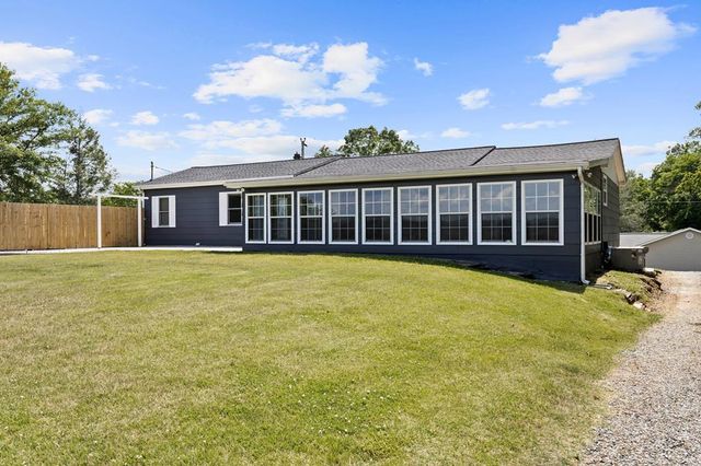 111 Briggs Street, Mccaysville, GA 30555