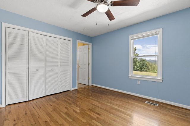 111 Briggs Street, Mccaysville, GA 30555