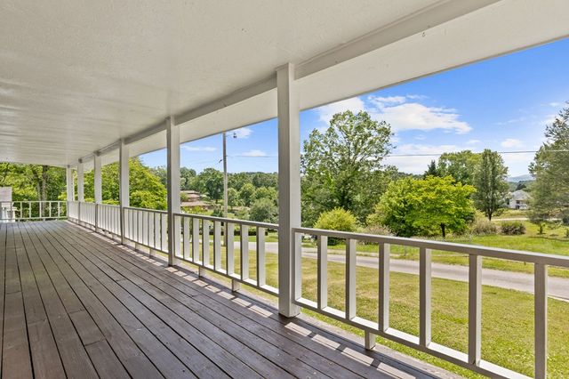 111 Briggs Street, Mccaysville, GA 30555