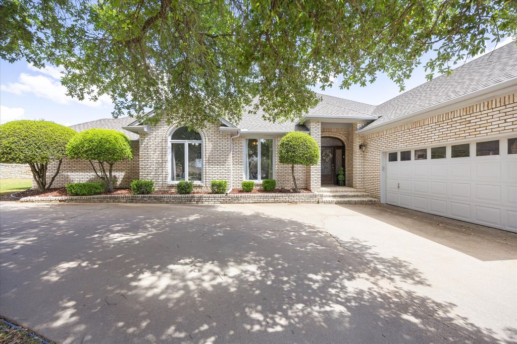 8911 Bontura Road, Granbury, TX 76049