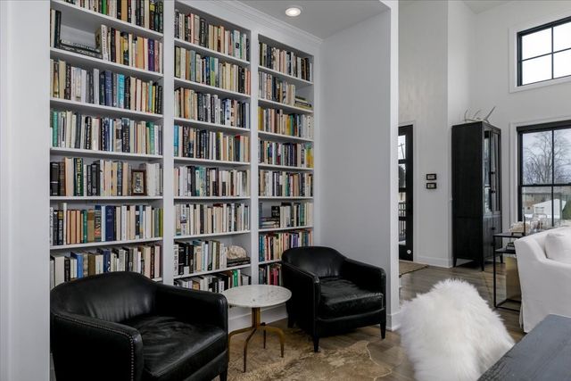 419 Main Street, Pella, IA 50219