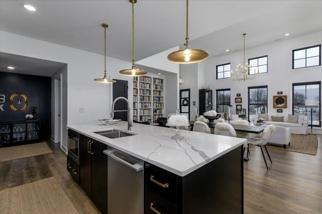 419 Main Street, Pella, IA 50219