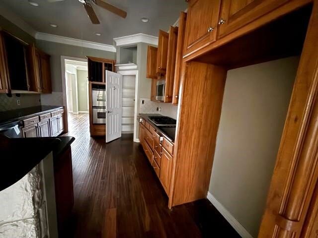 2104 Wills Way Drive, Granbury, TX 76049