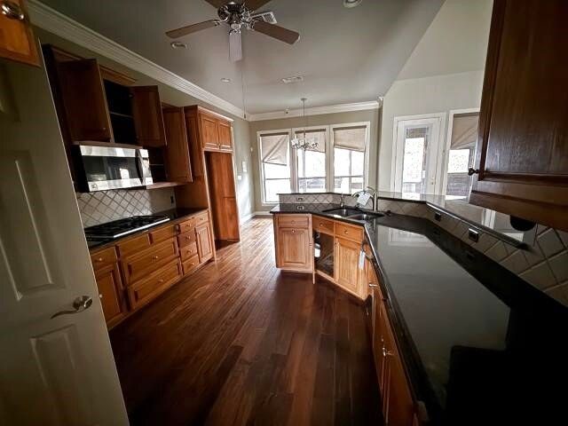 2104 Wills Way Drive, Granbury, TX 76049