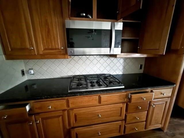 2104 Wills Way Drive, Granbury, TX 76049