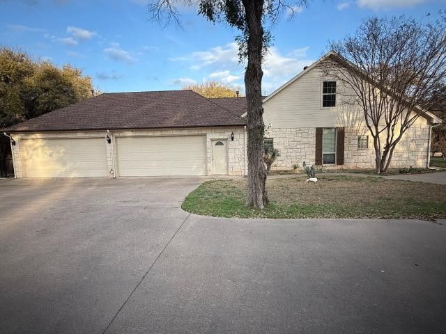 2104 Wills Way Drive, Granbury, TX 76049