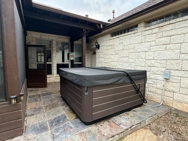 2104 Wills Way Drive, Granbury, TX 76049