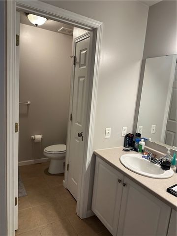 304 Sonie Dr 304, Ohio Twp, PA 15143