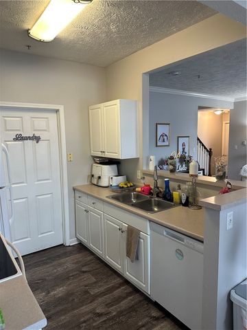 304 Sonie Dr 304, Ohio Twp, PA 15143