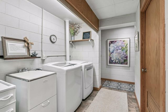 2105 Dutchview Road, Minnetrista, MN 55364