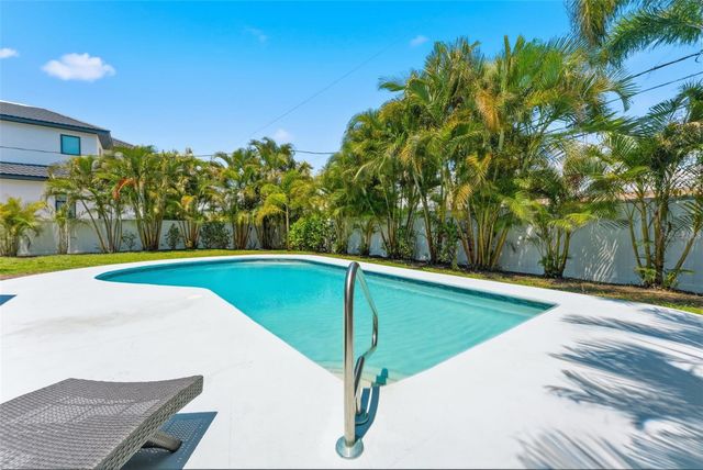 2701 67TH WAY N, St Petersburg, FL 33710