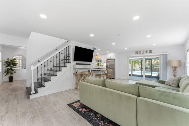 2701 67TH WAY N, St Petersburg, FL 33710