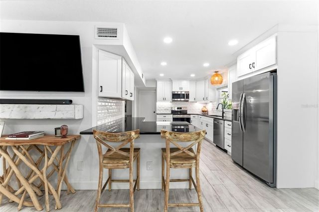 2701 67TH WAY N, St Petersburg, FL 33710