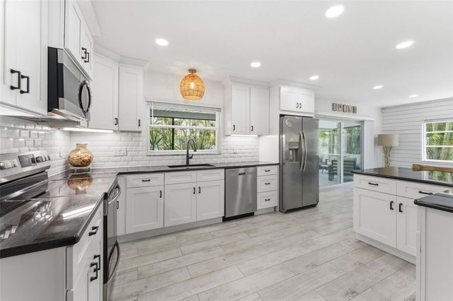 2701 67TH WAY N, St Petersburg, FL 33710