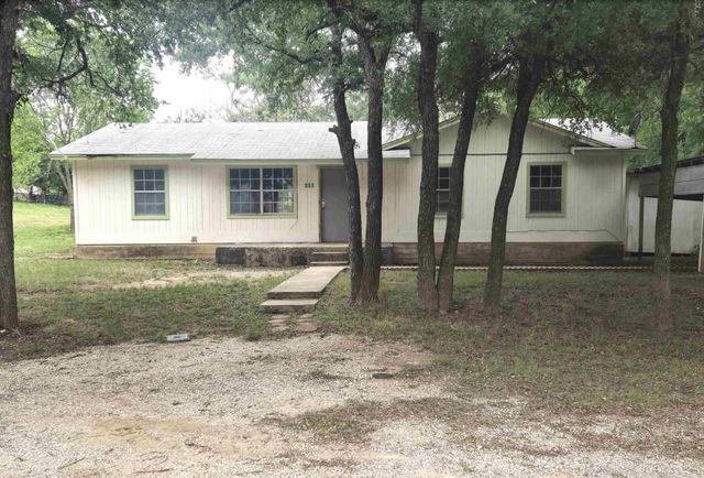 408 N Spring ST, Lampasas, TX 76550