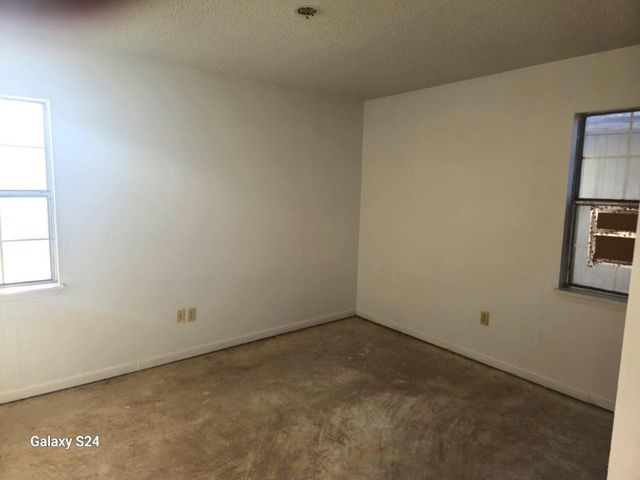 408 N Spring ST, Lampasas, TX 76550