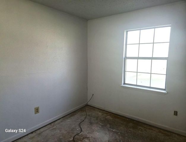 408 N Spring ST, Lampasas, TX 76550