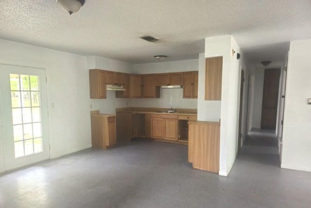 408 N Spring ST, Lampasas, TX 76550