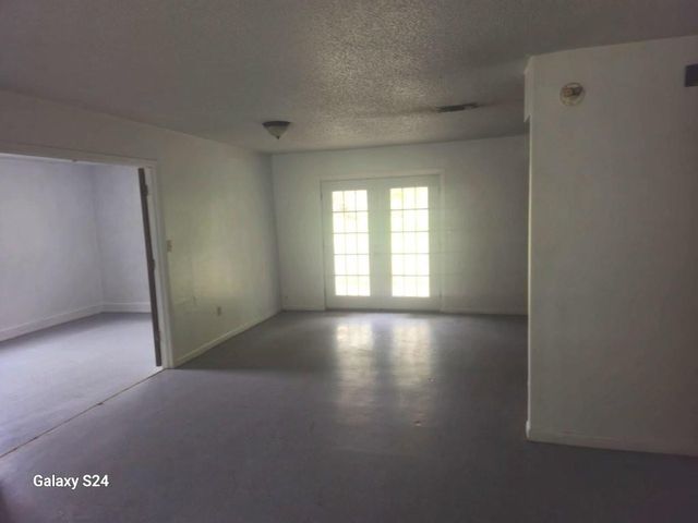 408 N Spring ST, Lampasas, TX 76550