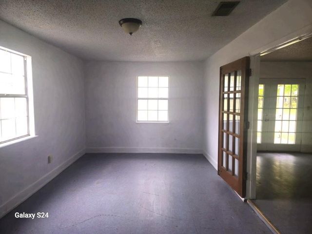 408 N Spring ST, Lampasas, TX 76550