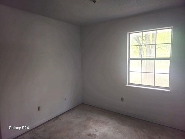 408 N Spring ST, Lampasas, TX 76550
