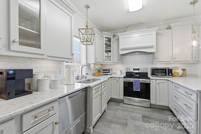 302 Alison Lane, Archdale, NC 27263