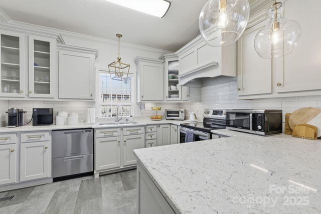 302 Alison Lane, Archdale, NC 27263