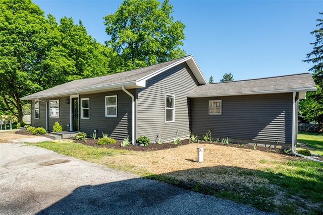 6027 Superior Street, Coloma, MI 49038