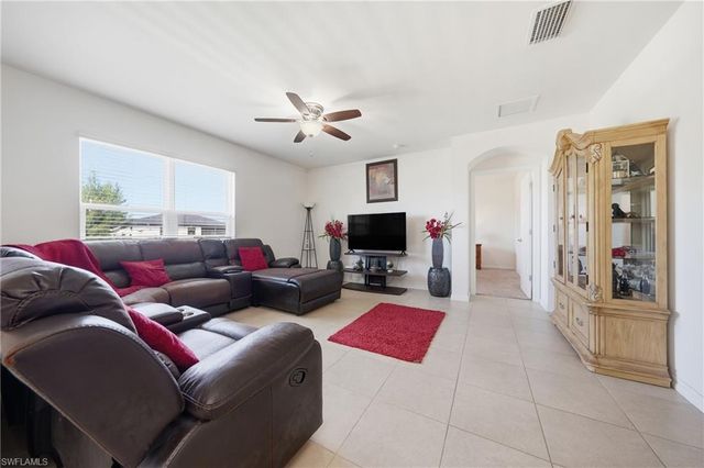 2006 15th AVE, Cape Coral, FL 33991