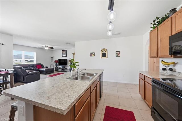 2006 15th AVE, Cape Coral, FL 33991