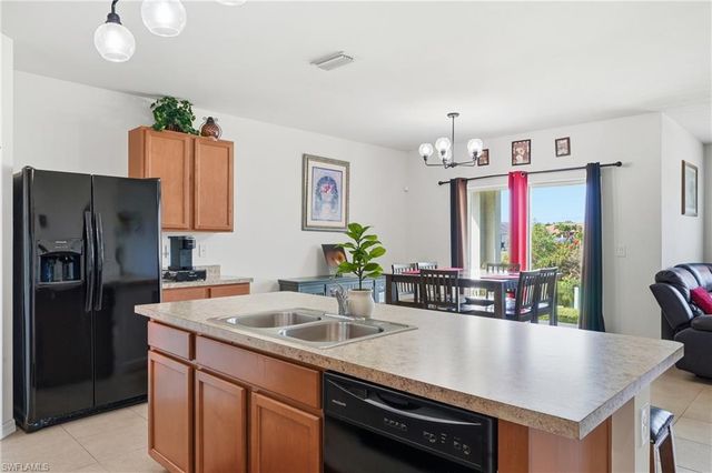 2006 15th AVE, Cape Coral, FL 33991