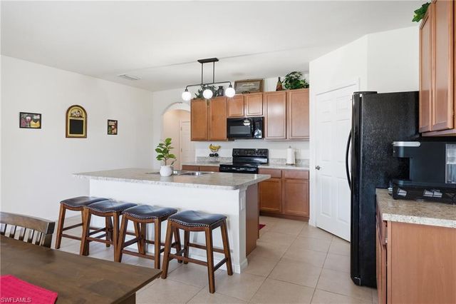 2006 15th AVE, Cape Coral, FL 33991