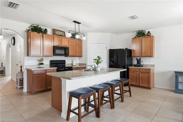 2006 15th AVE, Cape Coral, FL 33991