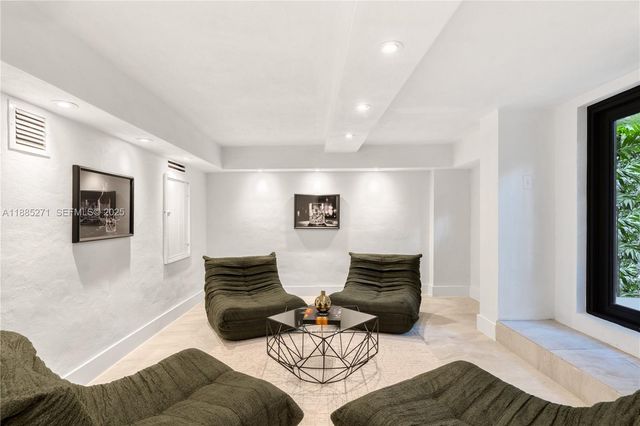 3700 Hibiscus St, Miami, FL 33133