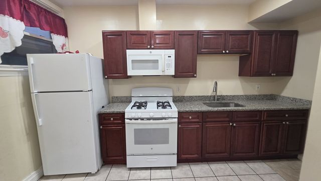 26 Beacon Hill Ave 1, Lynn, MA 01902