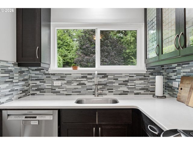 7010 Sw 35TH Ave, Portland, OR 97219