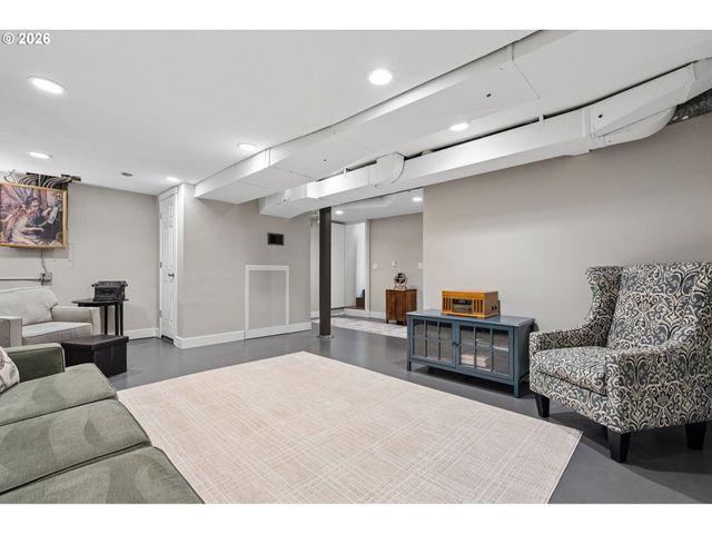 7010 Sw 35TH Ave, Portland, OR 97219