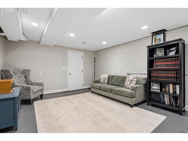 7010 Sw 35TH Ave, Portland, OR 97219