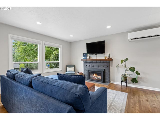 7010 Sw 35TH Ave, Portland, OR 97219